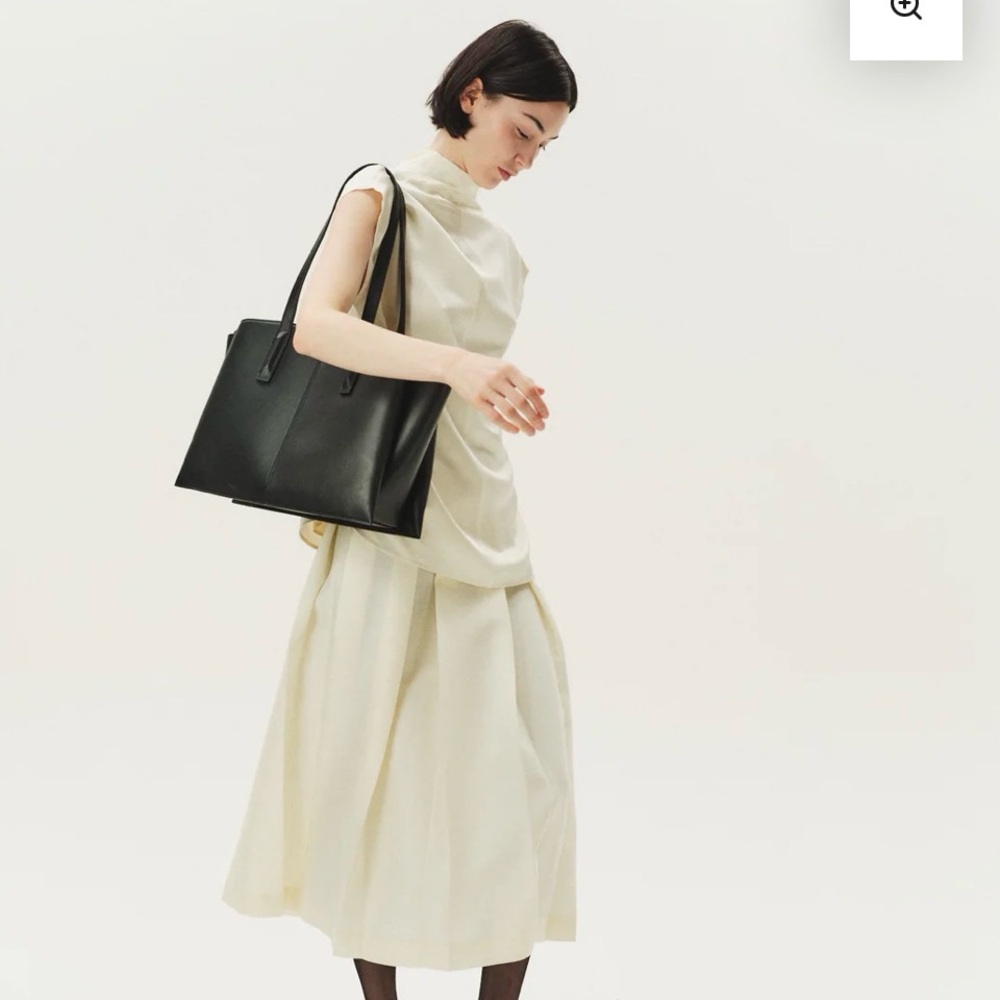 Freja Paloma Tote Bag in Black - Picture 2 of 11